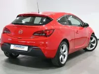 Usado Opel Astra GTC Selective 139 CV (102 kW) 2015 Rojo Berlina