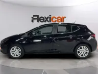 Usado Opel Astra Business 122 CV (89 kW) 2021 Negro Familiar
