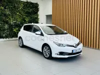Usado Toyota Auris Hybrid Active 136 CV (100 kW) 2016 Blanco Berlina