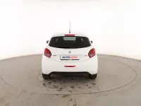 Usado Peugeot 208 Style 82 CV (60 kW) 2016 Blanco Utilitario