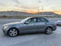 Usado Mercedes C200 136 CV (100 kW) 2009 Gris / plata Berlina