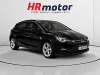 Usado Opel Astra Dynamic 136 CV (100 kW) 2017 Negro Utilitario