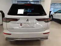 Usado Mitsubishi Outlander P-HEV 306 CV (225 kW) 2025 Blanco SUV