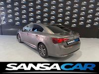 Usado Toyota Avensis Executive 143 CV (105 kW) 2017 Gris / plata Berlina