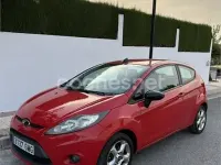 Usado Ford Fiesta Trend 82 CV (60 kW) 2009 Rojo Berlina