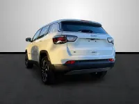 Usado Jeep Compass Altitude 130 CV (95 kW) 2024 Rojo SUV
