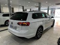 Usado VW Passat Executive 150 CV (110 kW) 2022 Blanco Familiar