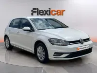 Usado VW Golf VII 110 CV (80 kW) 2018 Blanco Berlina