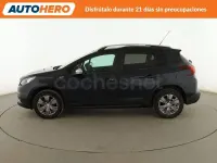 Usado Peugeot 2008 Style 110 CV (80 kW) 2018 Gris / plata SUV