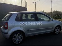 Usado VW Polo Trendline 100 CV (73 kW) 2004 Gris / plata Utilitario
