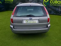 Usado Ford Mondeo Ghia 145 CV (106 kW) 2002 Marrón