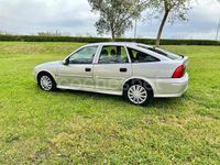 Usado Opel Vectra Comfort 100 CV (73 kW) 2002 Gris / plata Berlina
