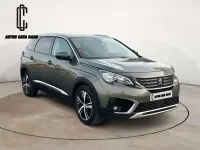 Usado Peugeot 5008 Allure 120 CV (88 kW) 2017 Gris / plata SUV