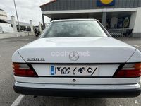 Usado Mercedes E200 75 CV (55 kW) 1988 Blanco Familiar