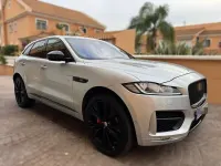Usado Jaguar F-Pace R-Sport 300 CV (220 kW) 2017 Gris SUV
