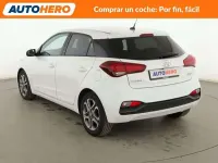 Usado Hyundai i20 99 CV (72 kW) 2018 Blanco Utilitario