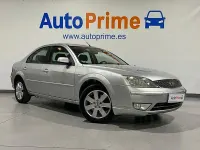 Usado Ford Mondeo Trend 115 CV (84 kW) 2003 Gris / plata Berlina