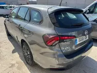 Usado Fiat Tipo Cross 130 CV (95 kW) 2022 Gris / plata Familiar