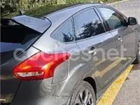 Usado Ford Focus Trend 125 CV (91 kW) 2016 Gris / plata Berlina