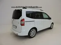 Usado Ford Tourneo Courier Trend 100 CV (73 kW) 2016 Blanco Monovolumen