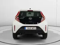 Usado Toyota Aygo X Play 72 CV (52 kW) 2024 Blanco SUV