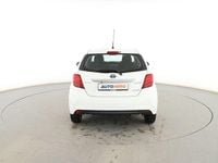 Usado Toyota Yaris Hybrid Active 101 CV (74 kW) 2015 Blanco Berlina