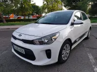Usado Kia Rio 84 CV (61 kW) 2017 Blanco Berlina