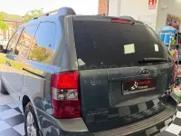 Usado Kia Carnival 185 CV (136 kW) 2009 Gris / plata Monovolumen