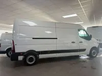 Usado Renault Master 135 CV (99 kW) 2023 Blanco Monovolumen