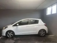 Usado Toyota Yaris Hybrid Active 99 CV (72 kW) 2015 Blanco Utilitario
