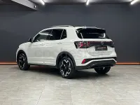 Usado VW T-Cross R-line 150 CV (110 kW) 2025 Gris / plata SUV
