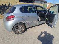 Usado Peugeot 208 Allure 110 CV (80 kW) 2017 Gris / plata Utilitario