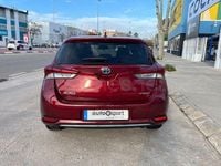 Usado Toyota Auris Hybrid 136 CV (100 kW) 2017 Granate Berlina