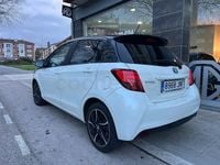 Usado Toyota Yaris Hybrid 100 CV (73 kW) 2016 Blanco Berlina