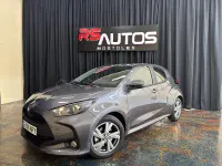 Usado Toyota Yaris Hybrid Active 116 CV (85 kW) 2025 Gris / plata Berlina