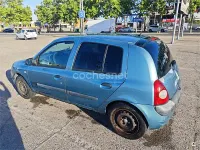 Usado Renault Clio II Authentique 75 CV (55 kW) 2004 Azul Berlina