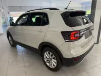 Usado VW T-Cross Advance 110 CV (80 kW) 2023 Gris / plata SUV