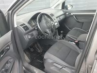 Usado VW Touran Advance 105 CV (77 kW) 2010 Gris / plata Monovolumen