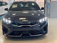 Usado Kia Ceed GT GT-Line 136 CV (100 kW) 2023 Gris / plata Berlina
