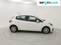 Usado Peugeot 208 Active 101 CV (74 kW) 2020 Blanco Utilitario