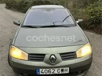 Usado Renault Mégane Dynamique 100 CV (73 kW) 2004 Gris / plata Berlina