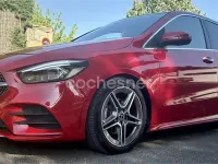 Usado Mercedes B200 150 CV (110 kW) 2021 Rojo Utilitario