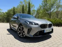 Usado BMW 120 Comfort Edition 163 CV (119 kW) 2025 Gris / plata Utilitario