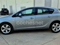 Usado Opel Astra Enjoy 110 CV (80 kW) 2012 Gris / plata Familiar
