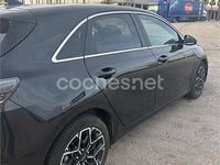 Usado Kia Ceed Style 100 CV (73 kW) 2024 Negro Utilitario