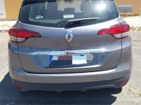 Usado Renault Scénic Zen 140 CV (102 kW) 2019 Gris / plata Monovolumen