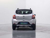 Usado Dacia Sandero Stepway 90 CV (66 kW) 2013 Plateado Utilitario