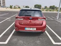 Usado Toyota Auris Hybrid 136 CV (100 kW) 2018 Rojo Berlina
