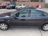 Usado Audi A6 130 CV (95 kW) 2001 Azul Berlina