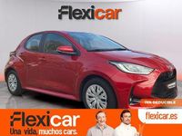 Usado Toyota Yaris Hybrid Style 116 CV (85 kW) 2023 Granate Berlina